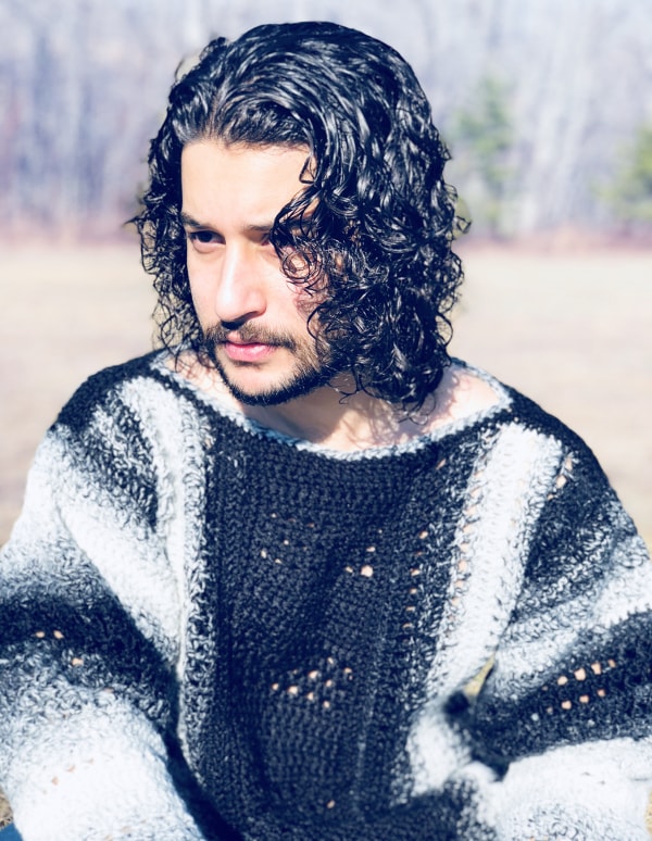 SIROCO: This man's sweather - Black and White version will keep you warm in the spring and winter. Other colours are also avaliable.